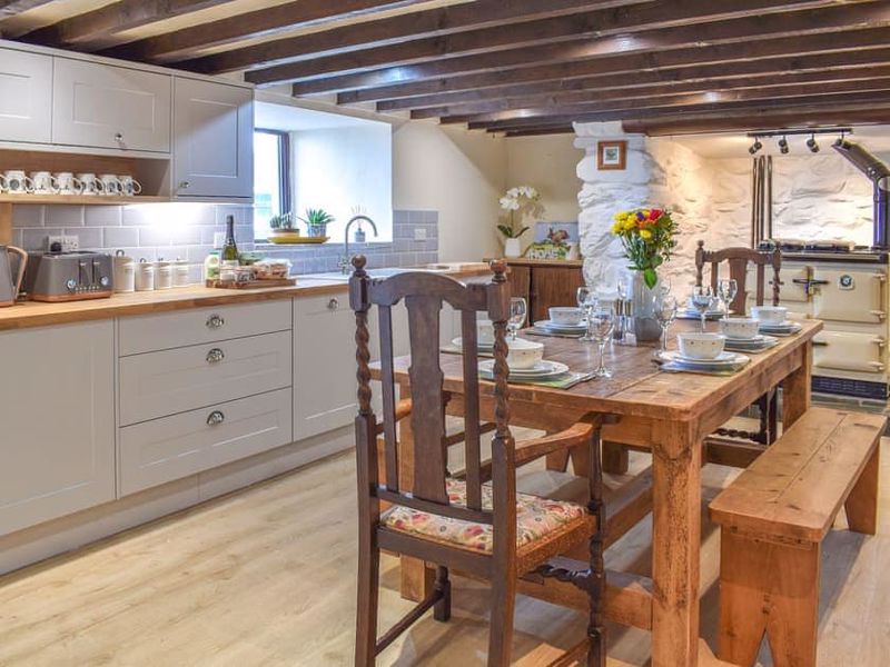 Kitchen- click for photo gallery